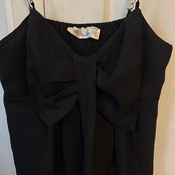 Black top - Picture 2 of 2